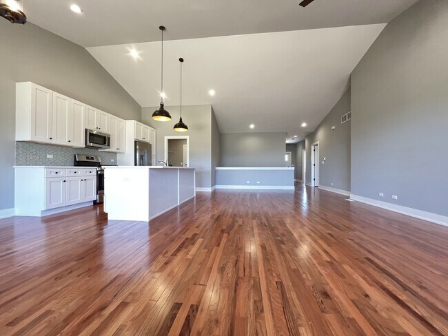 Building Photo - 970 Meadow Ln