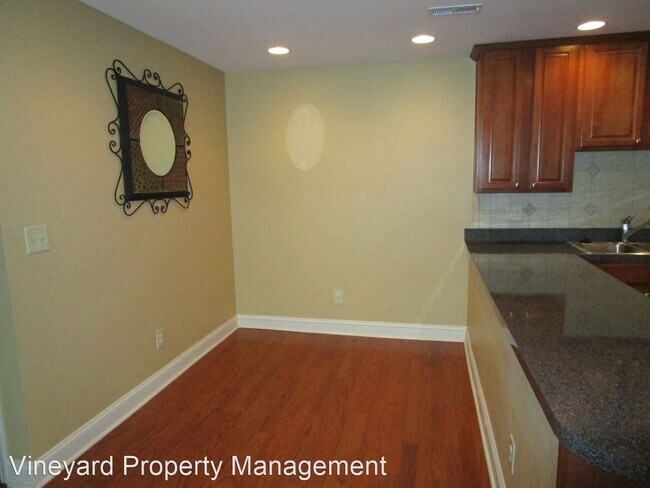 Building Photo - 3 br, 2 bath Apartment - 203 Madison Lane SE