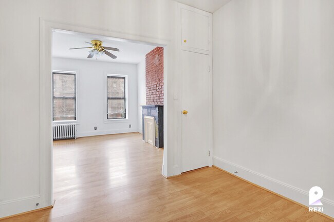 Building Photo - 932 Columbus Ave