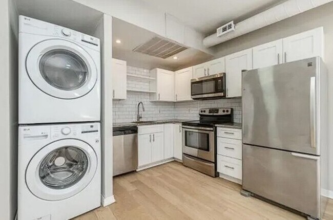 Foto del edificio - 1422 W Girard Ave