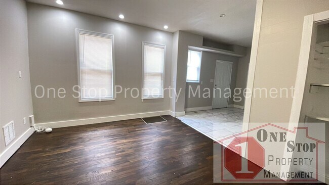 Foto del edificio - Beautiful 4 Bedroom 2 Bathroom Home in Kan...