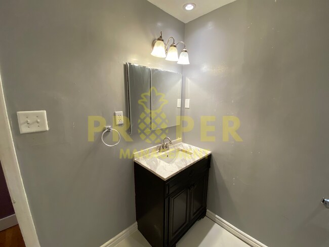 Foto del edificio - 2 bedrooms 1 bathroom house