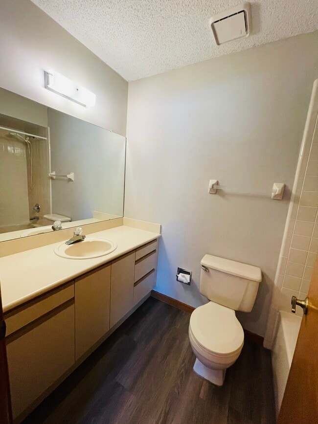 Building Photo - 1113 Oak Forest Cir
