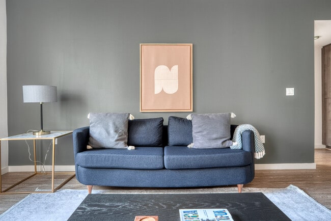 Foto del edificio - 650 E Capitol Ave