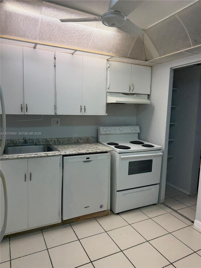 Building Photo - 7925 S Colony Cir