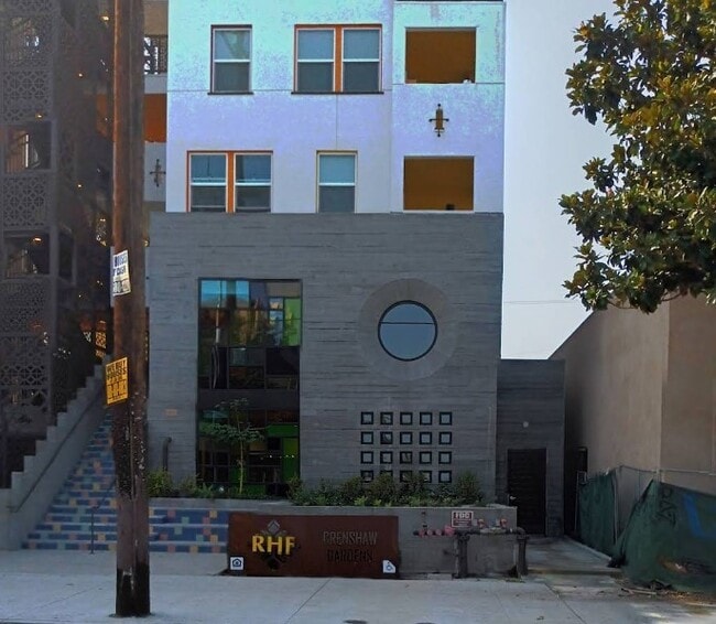 Foto del edificio - 3411 Crenshaw Blvd