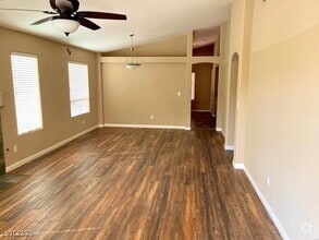Building Photo - 212 Horizon Peak Dr
