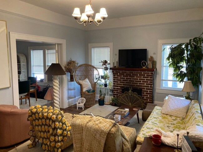 Photo - Spacious 2 Bedroom House Close to Campus!!