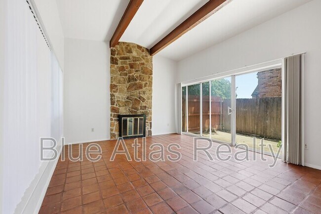 Foto del edificio - 13424 Blossomheath Ln
