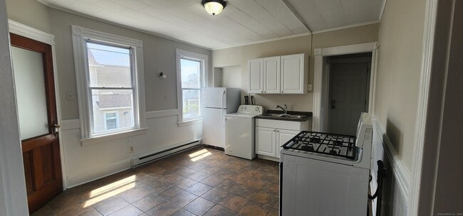 Building Photo - 786 Highland Ave