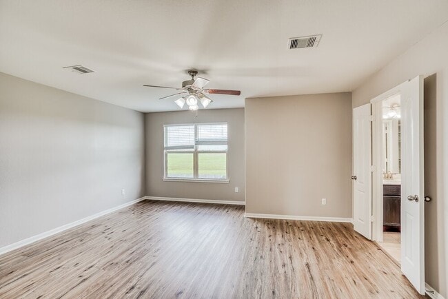 Building Photo - 5102 Lagoon Ct
