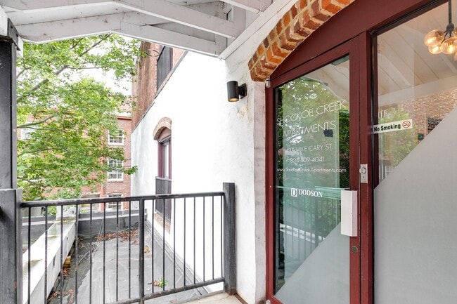 Interior Photo - 1401-1411 E Cary Street