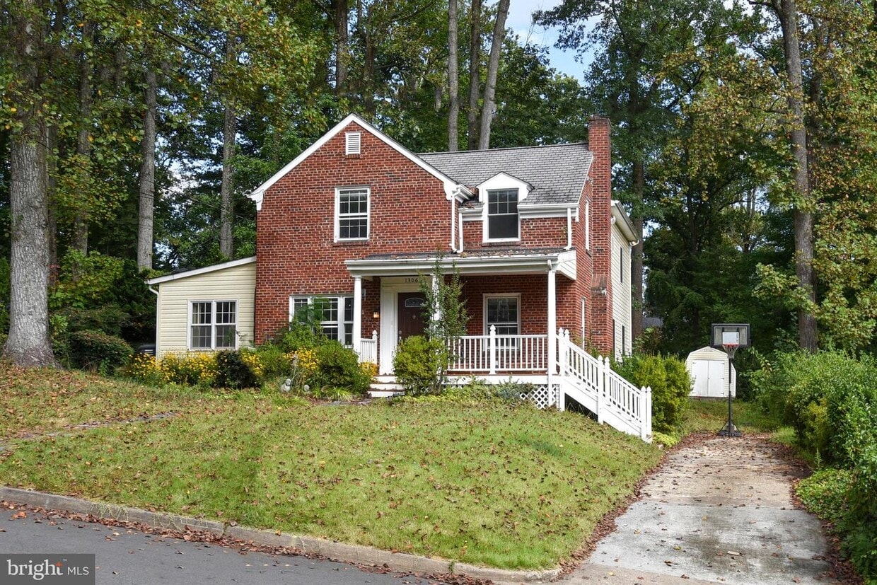 Primary Photo - 1306 Tracy Pl