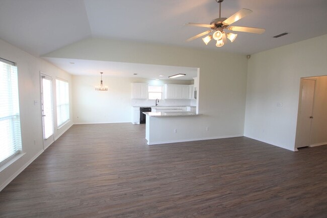 Foto del edificio - Beautifully updated 3 bedroom 2 bath home ...