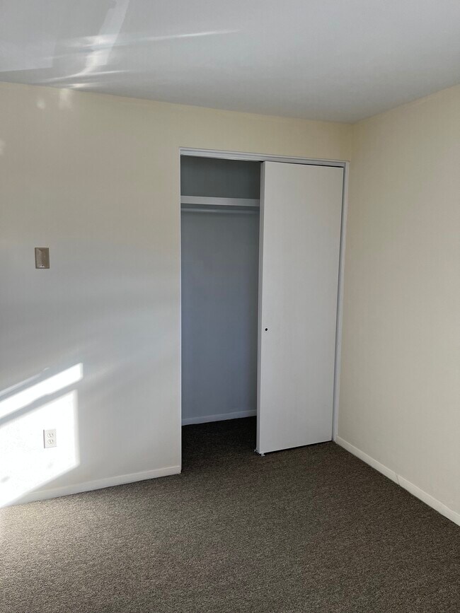 Foto del edificio - 839 Squires Ave