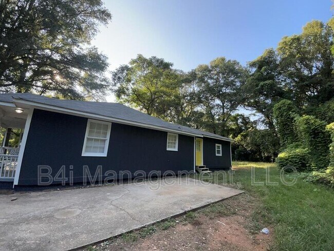 Building Photo - 121 Cedar St