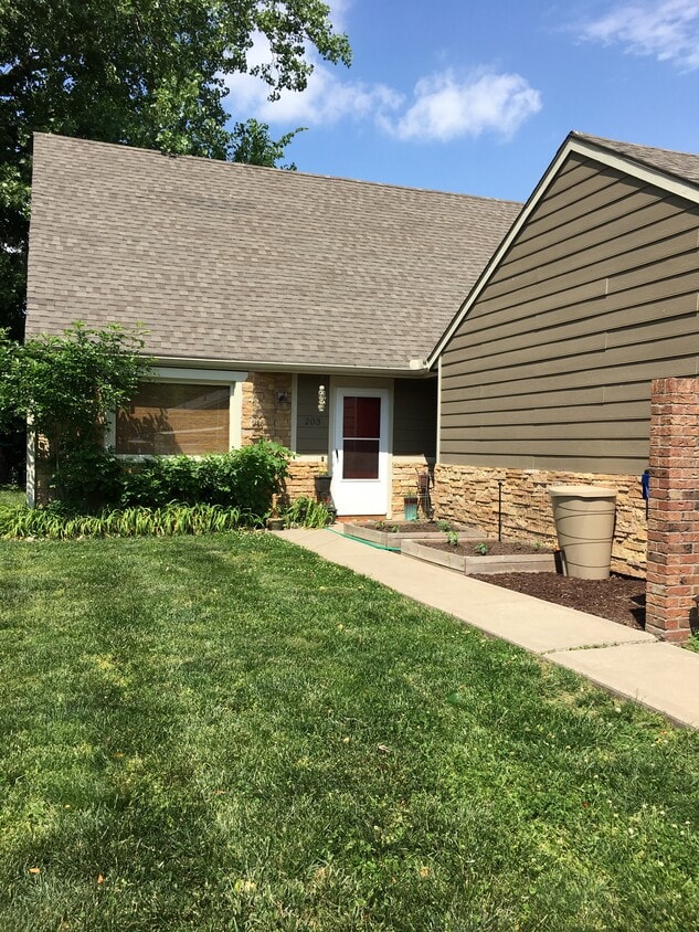 203 Wisconsin St, Lawrence, KS 66044 Townhome Rentals in Lawrence KS