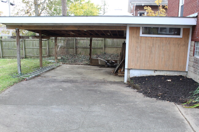 Foto del edificio - 7332 Maple Ave