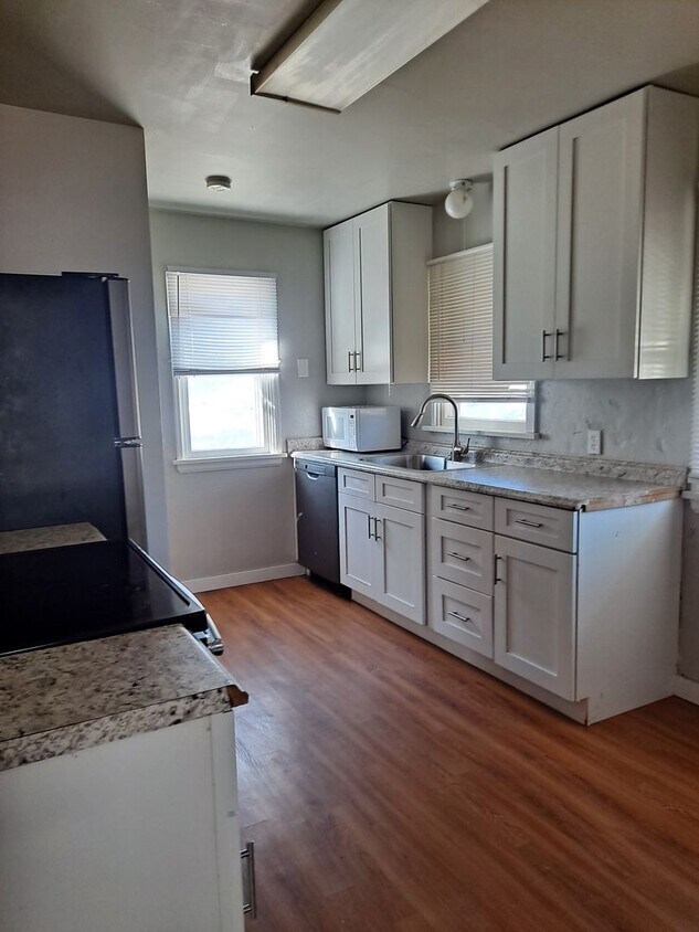 Foto principal - ALL PROSPECTIVE TENANTS MUST SUBMIT A $58 ...