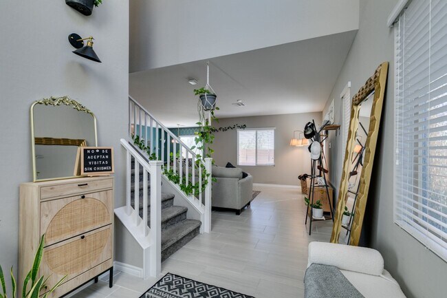 Foto del edificio - Gated, 4bed + loft with Bedroom and Full bathroom downstairs. Skye Canyon