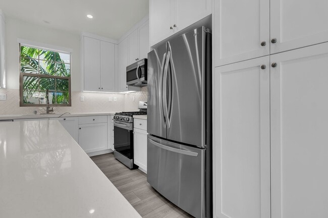 Building Photo - 711 Spring Gdn