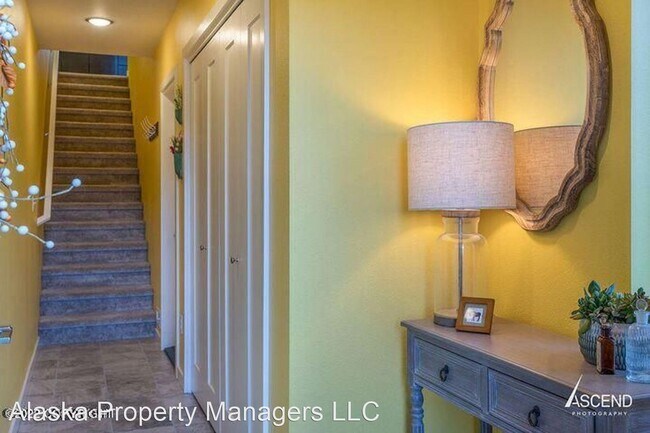 Building Photo - 2 br, 2.5 bath House - 704 Top Rail Lane