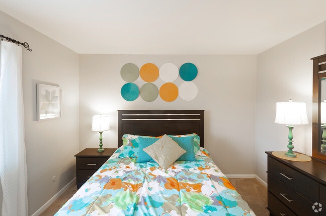 2BR, 1BA - 1000 SF - Oak Park