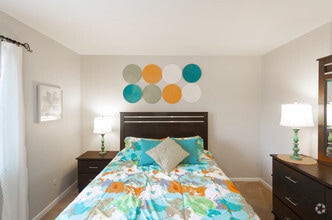 2BR, 1BA - 1000 SF - Oak Park