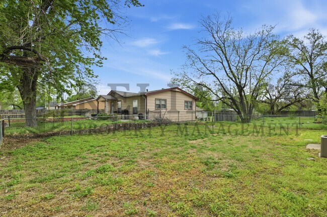 Foto del edificio - 5026 W Newell St