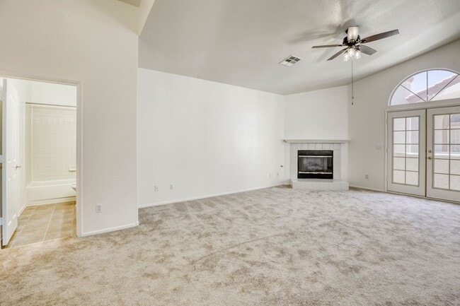 Building Photo - 2 bedroom condo with RARE attached 2 car g...
