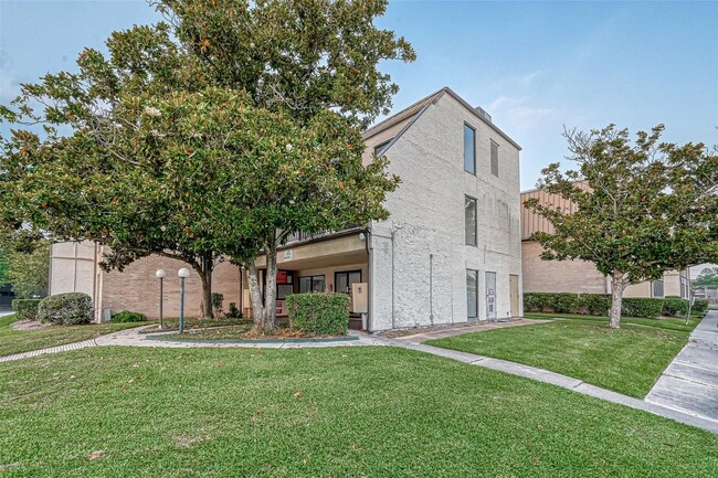 Foto del edificio - 3045 Walnut Bend Ln