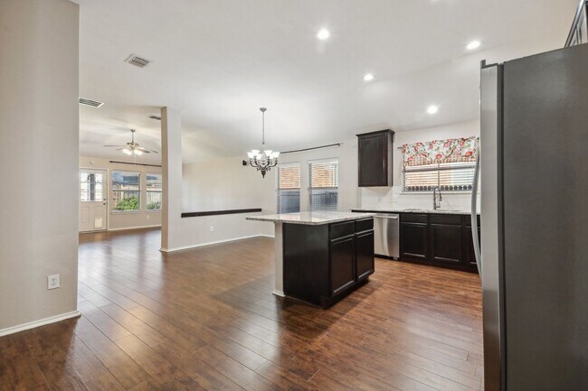 Building Photo - 4 Bedroom Single Family in Crossroads