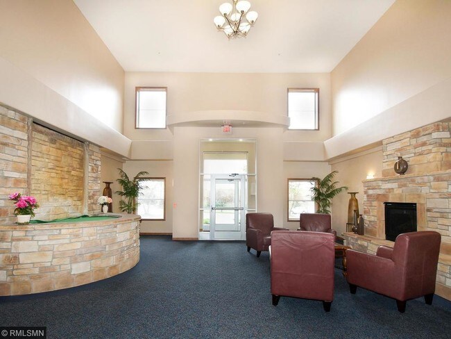 Building Photo - 2103 Silver Bell Rd