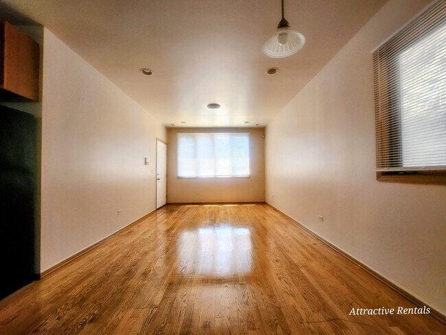 Building Photo - 728 W 50th St