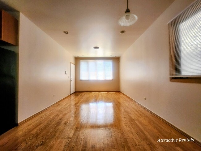 Building Photo - 728 W 50th St