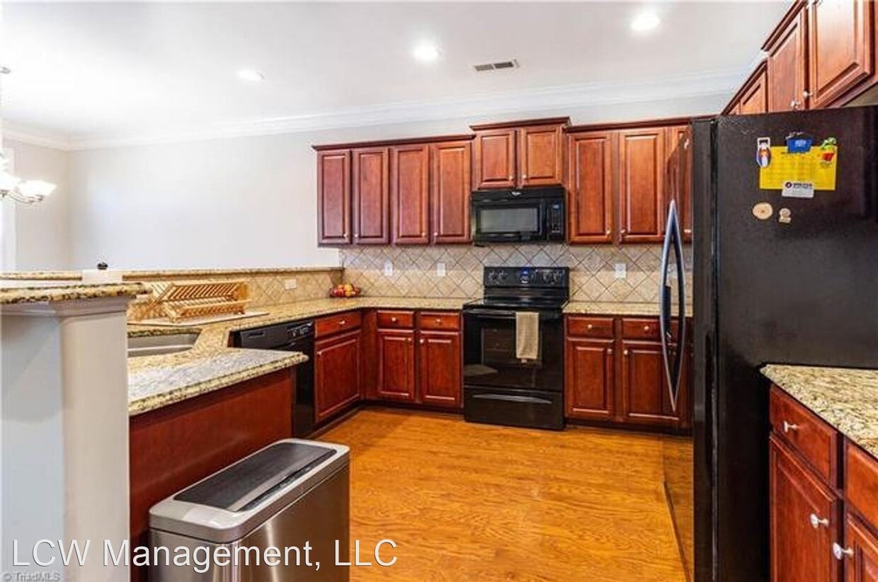 Primary Photo - 5093 Wyngate Village Dr