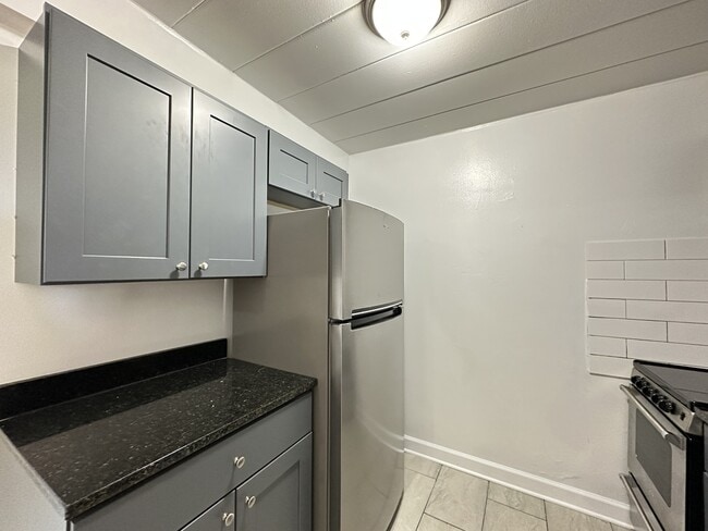 Building Photo - 1360 W Touhy Ave