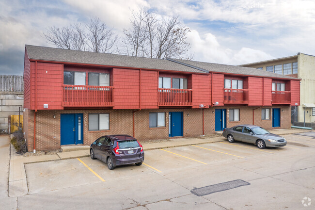 Building Photo - University Townhomes Akron