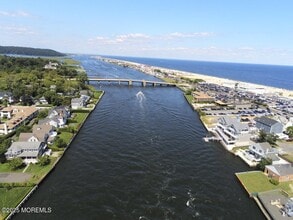 Building Photo - 27 Waterman Ave