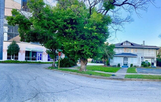 Building Photo - 709 Avondale St