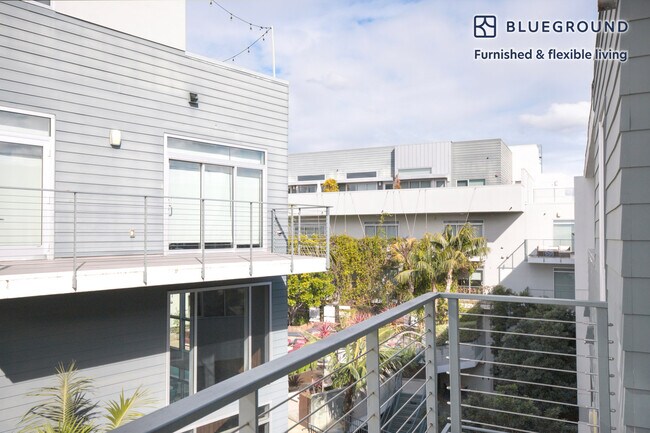 Foto del edificio - 950 S Fairfax Ave