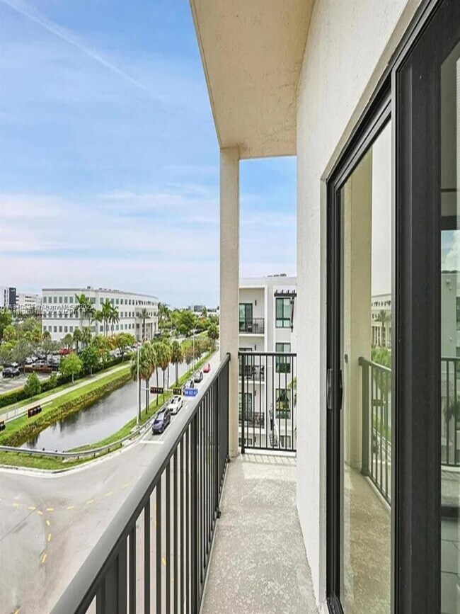 Foto del edificio - 8167 NW 41st St