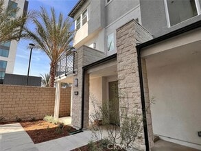 Building Photo - 1118 W Cara Dr