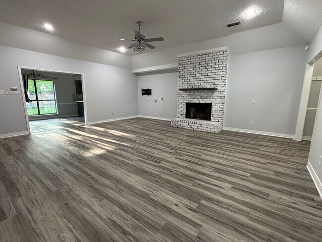 Foto del edificio - SPACIOUS HOME WITH FLEX ROOM