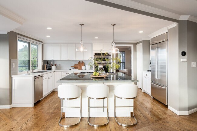 Foto del edificio - 4 Bed 3.5 Bath In Round Hill Estates North