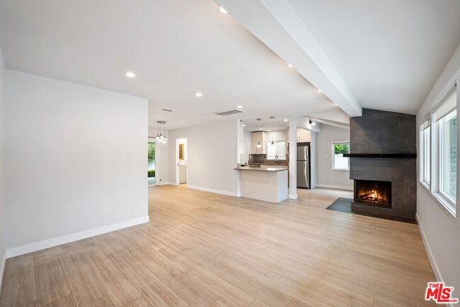 Building Photo - 22937 Dolorosa St