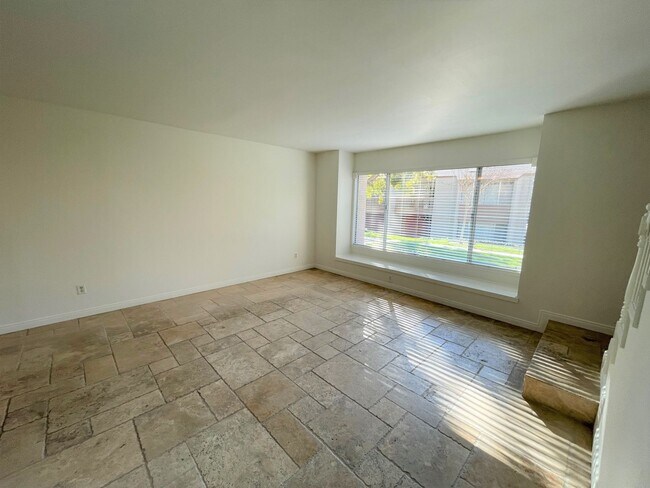 Foto del edificio - Todd Ranch Townhome- Enjoy The Community Pool!