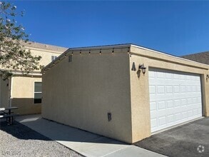 Building Photo - 2101 E Ambush St