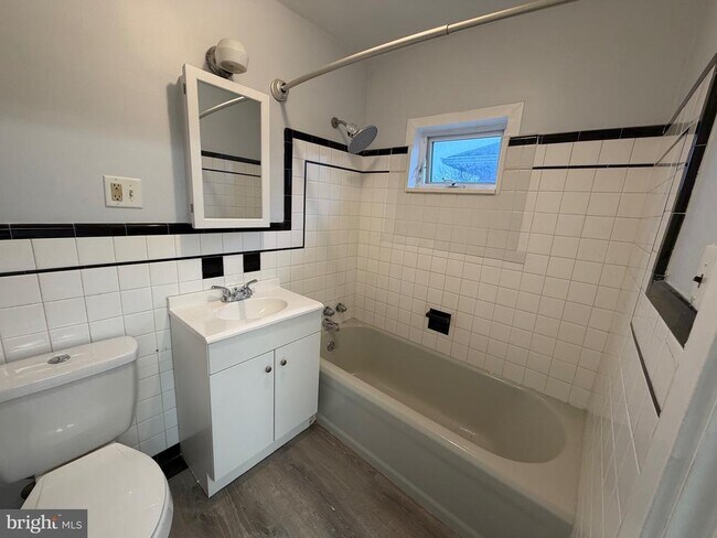 Foto del edificio - 130 N Broadway