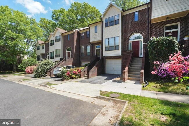 Foto del edificio - 6633 Westbury Oaks Ct